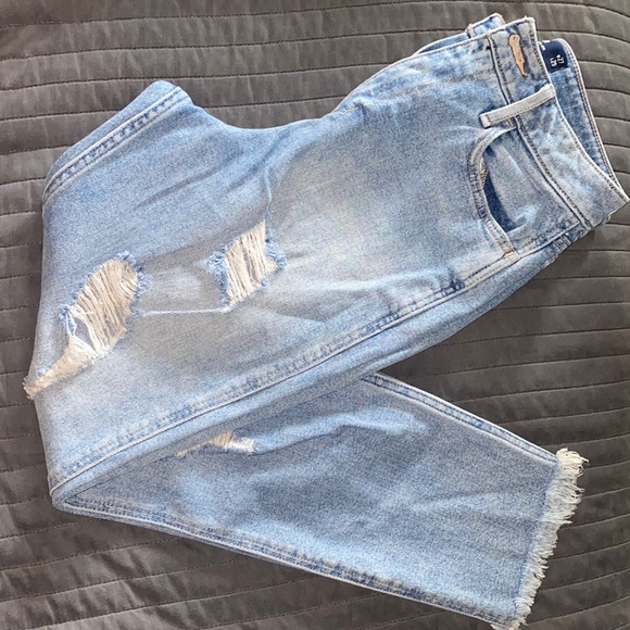 🦋HOLLISTER MOM JEANS🦋 - Picture 3 of 5